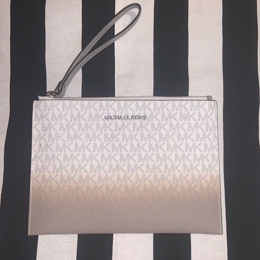 ❤️ SALE Brand new Michael Kors wristlet
